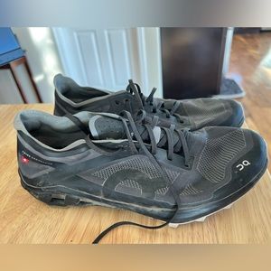 On cloud running Cloudventure Peak 3 black glacier